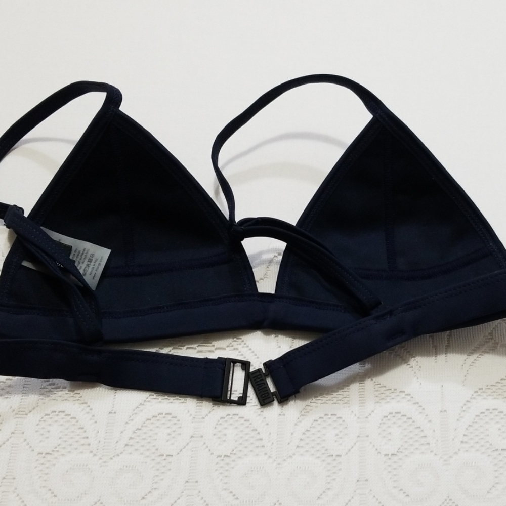 7T Triangl Navy crochet bikini top - Picture 2 of 5